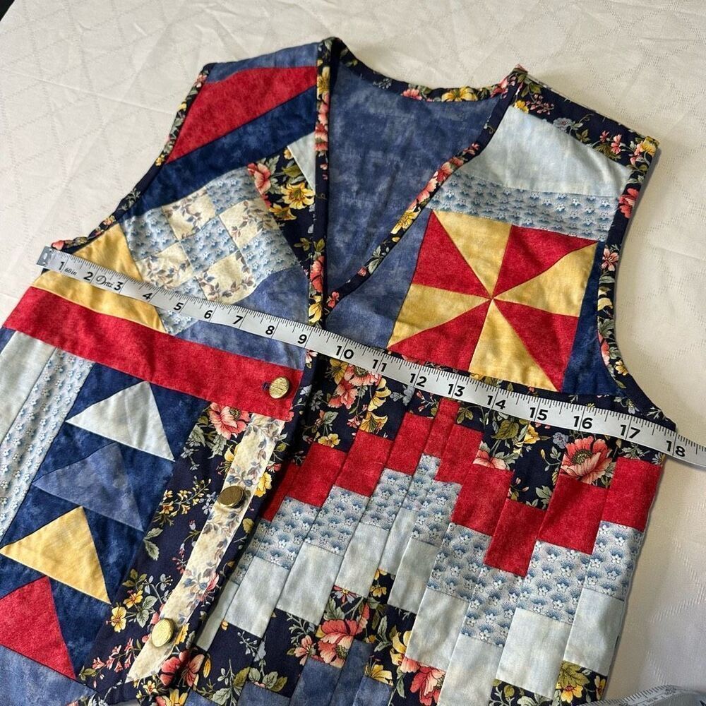 Vintage Inspo Boho Quilted Patchwork Vest Handmade GrannyCore Small Medium - Picture 4 of 5